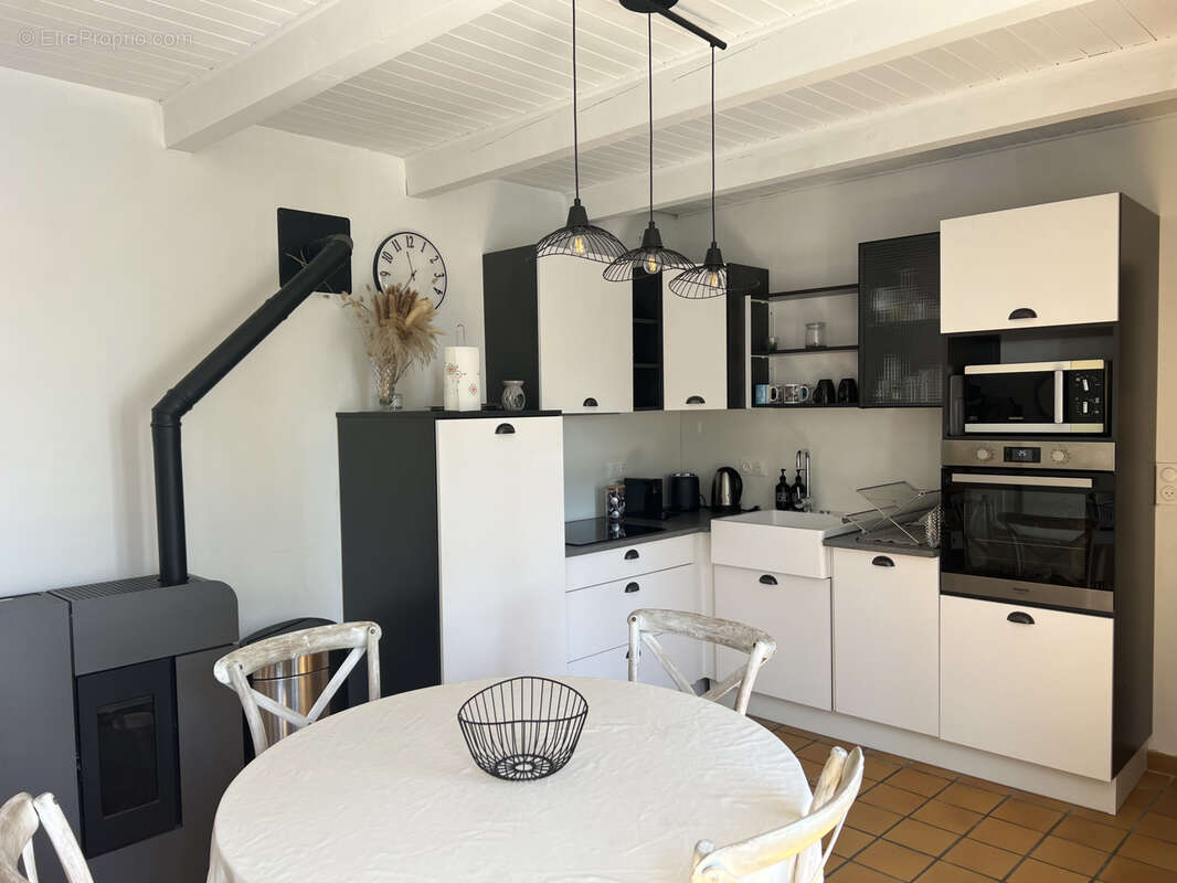 Joli pied à terre à deux pas du Bourg de Saint Sauveur. - photo 2