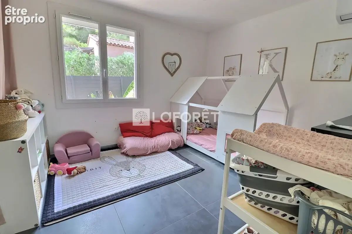 CUERS : Maison individuelle 237 m² comprenant 3 logements sur terrain de 793 m² - photo 12