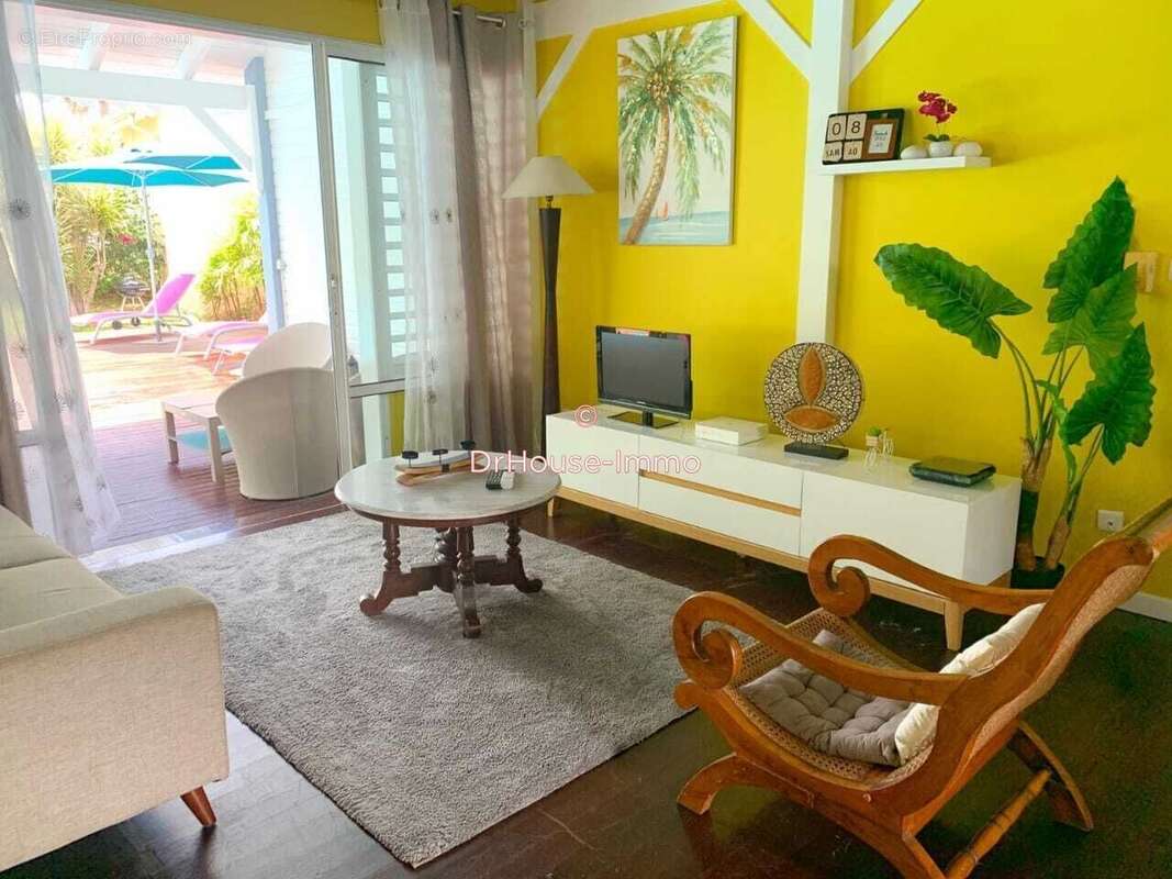 Maison 103 m² à Sainte-Rose  - photo 2