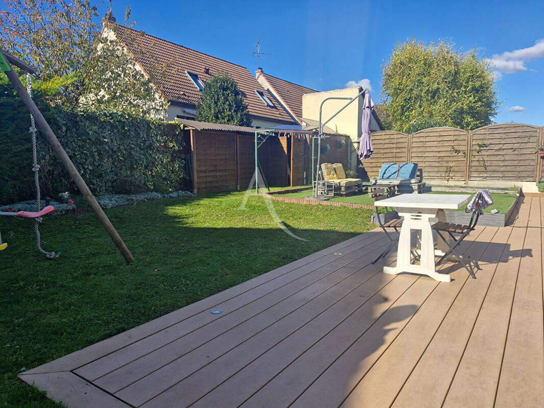 Maison à SAINT-JEAN-DE-BRAYE