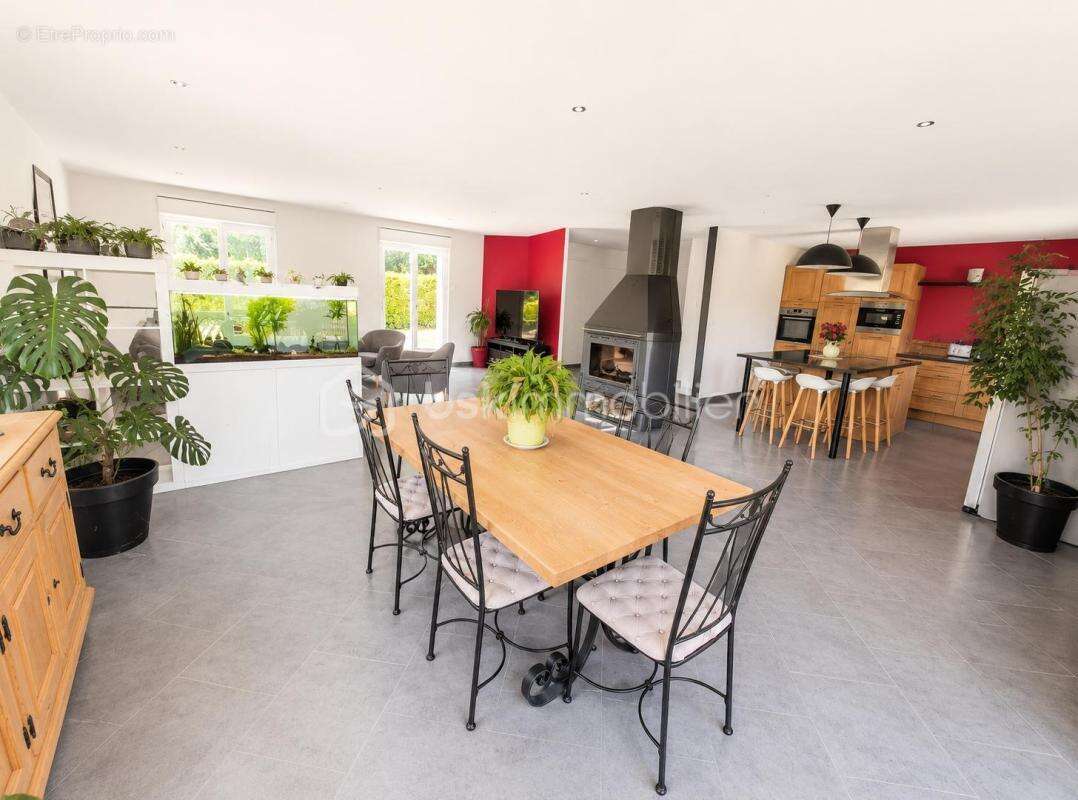  Coup de cœur assuré – Maison familiale sur sous-sol complet, piscine et grand jardin - photo 4
