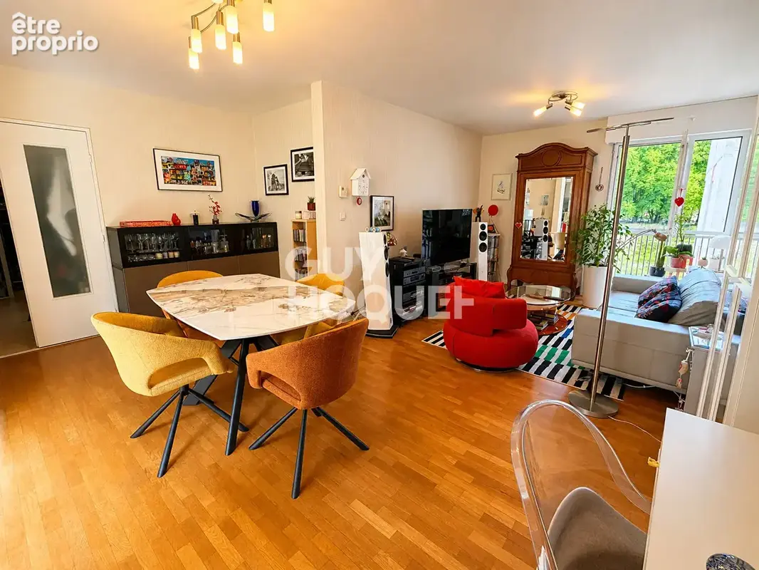 BESANÇON - Appartement T3 de 81 m²  Balcon avec vue sur le Doubs - Calme - Parking - Proche Boucle - photo 4