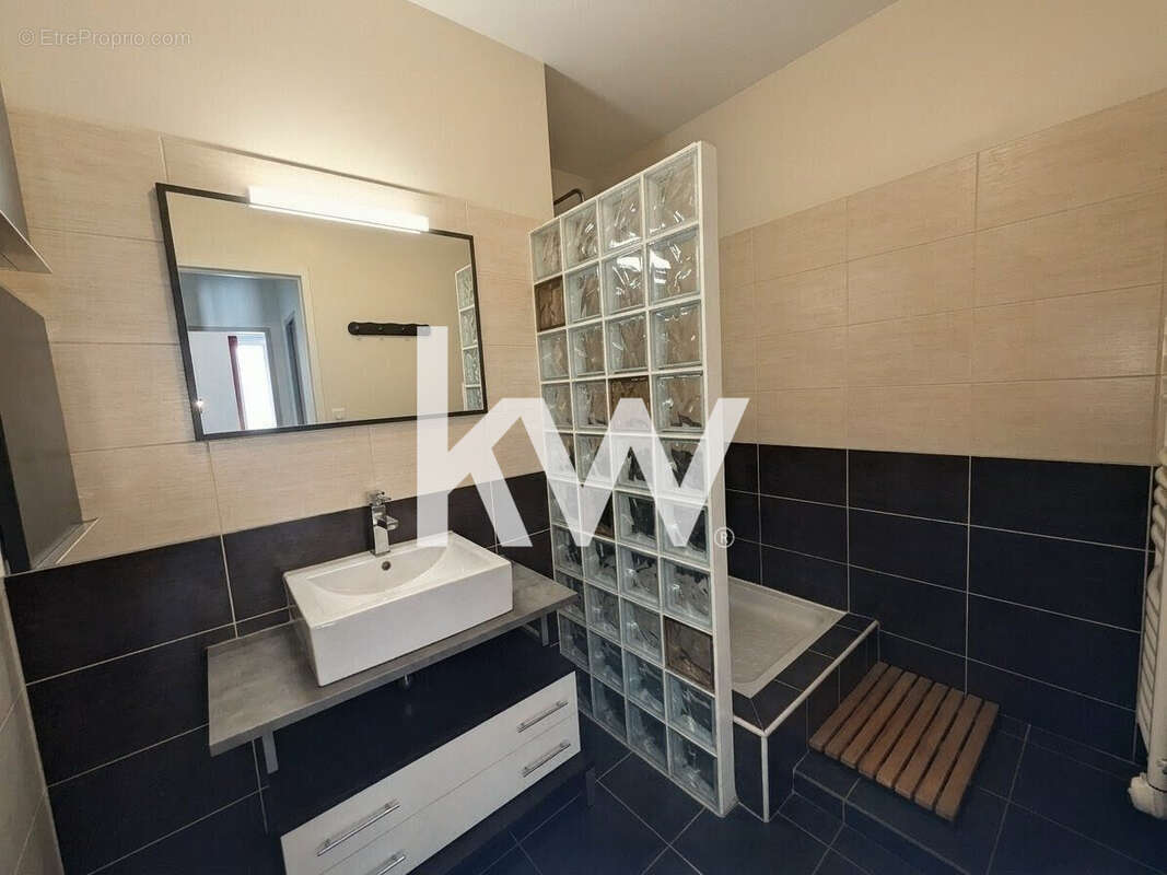 Appartement 65 m² à Saint-Etienne  - photo 9