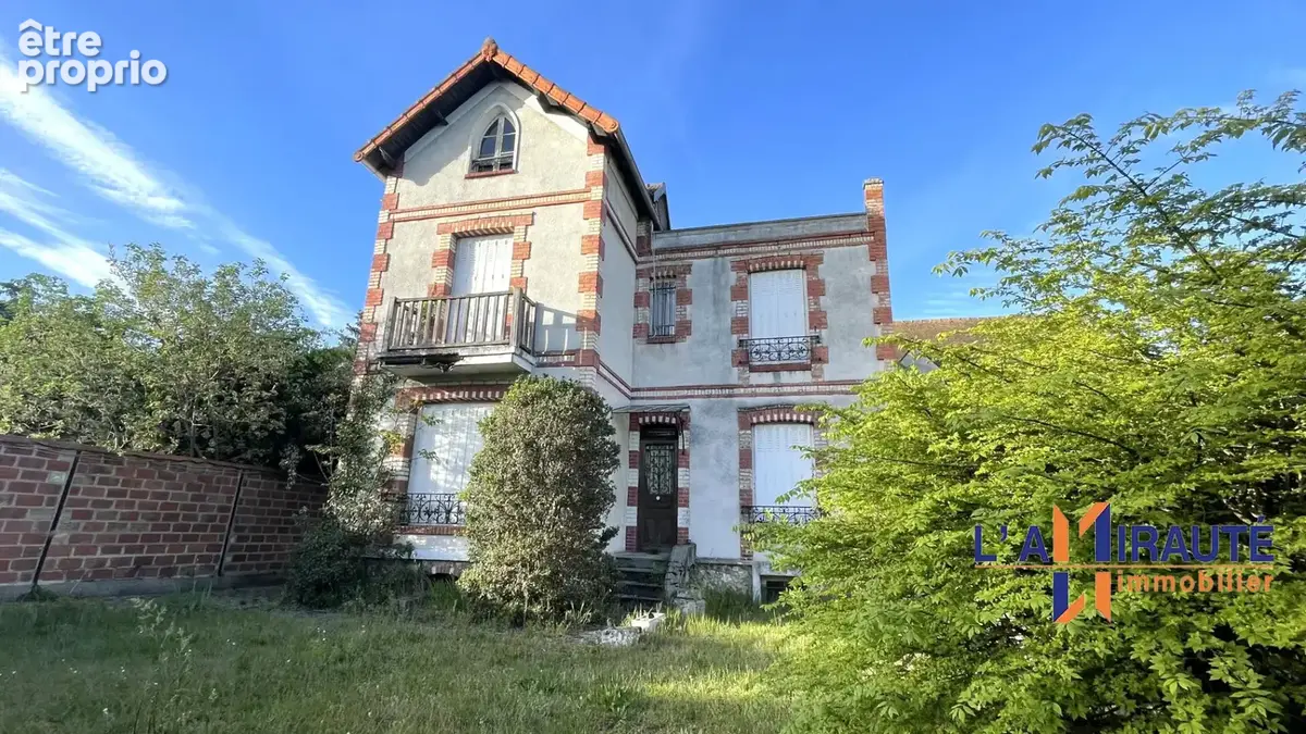 Maison à LE MESNIL-LE-ROI