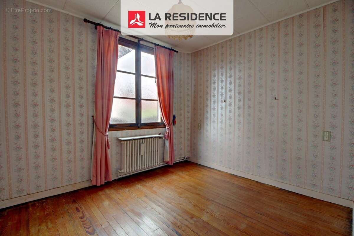 Maison à COURCELLES-SUR-SEINE