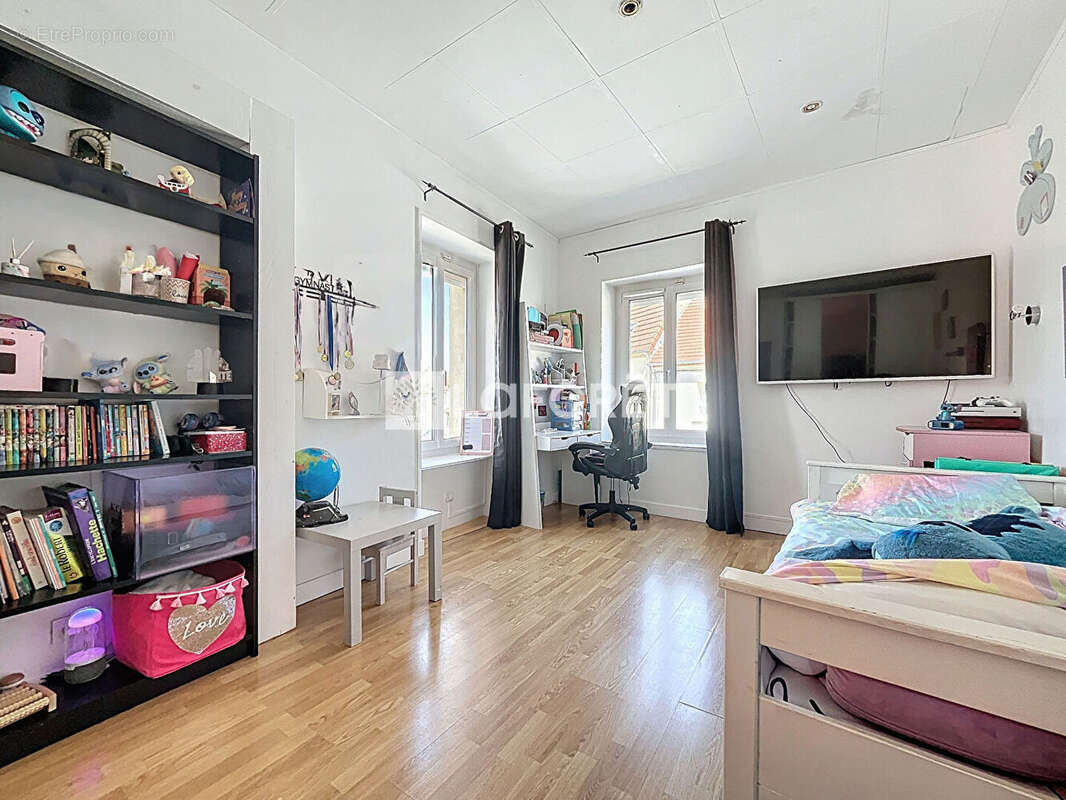 Maison à LE MESNIL-AUBRY