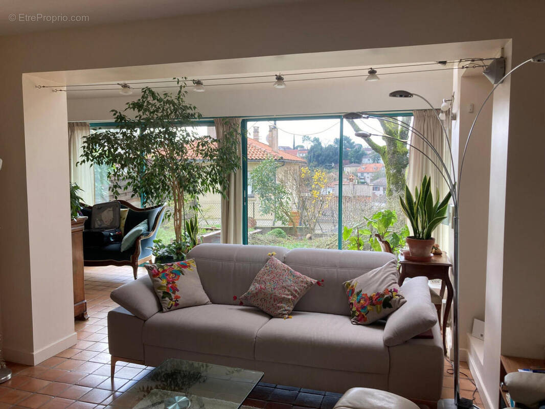 salon vue veranda - Maison à CAHORS