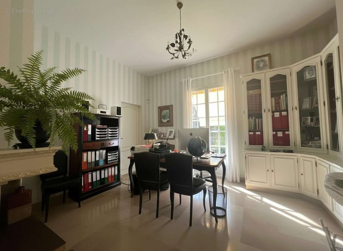 Maison à SAINT-CYR-SUR-LOIRE