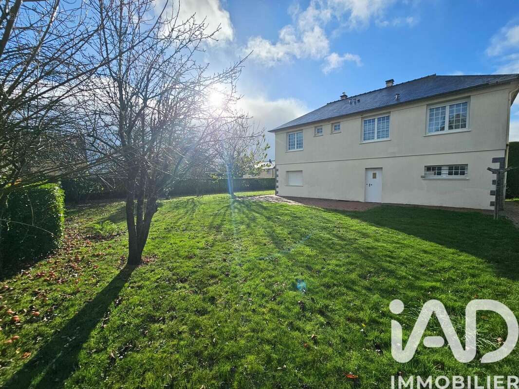 Photo 3 - Maison à SAINT-MEEN-LE-GRAND