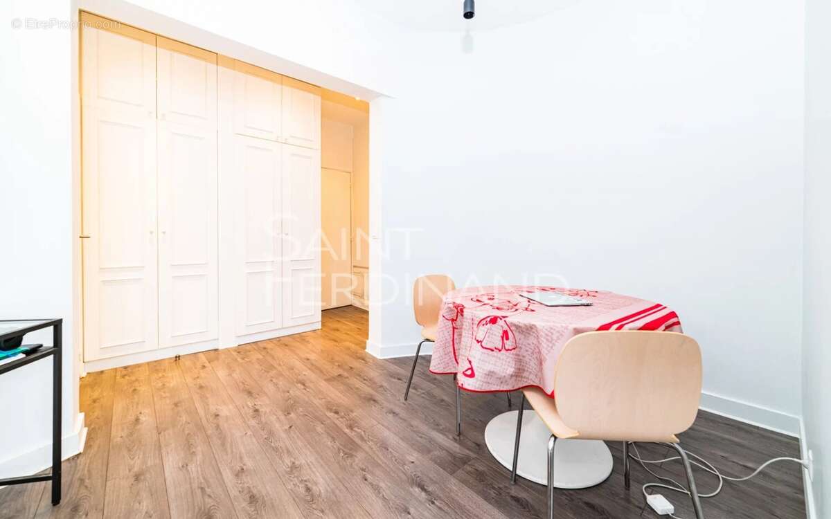 Appartement à PARIS-17E