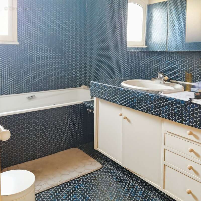 Maison à LA MONNERIE-LE-MONTEL