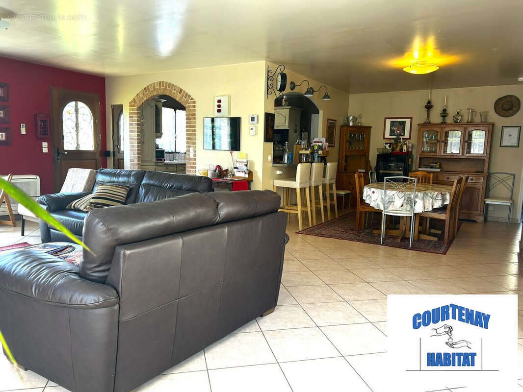 Maison 152 m² à Courtenay  - photo 2