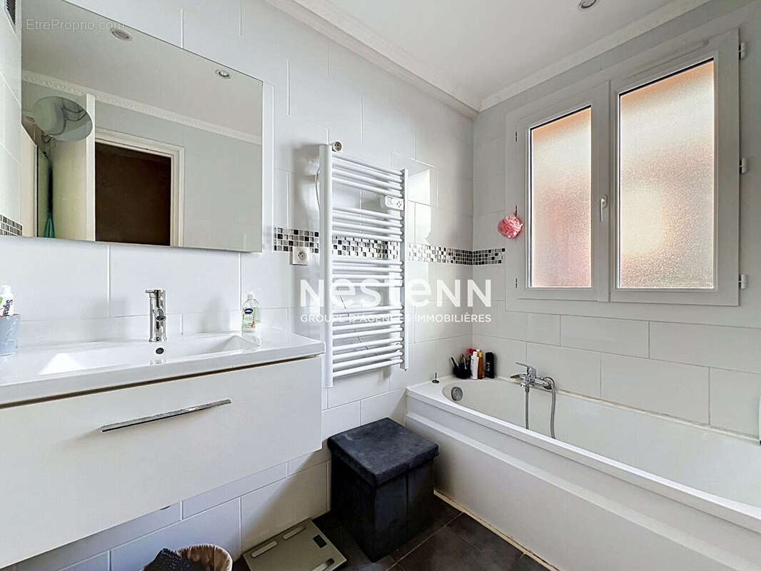 Golfe Juan - 2P - 48 m2 - Proche mer - Cave - Meublé - Traversant - photo 6