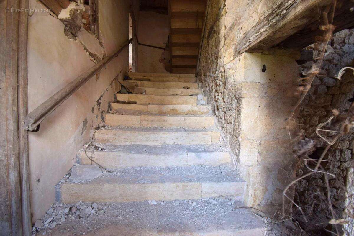 Maison à FRAUSSEILLES