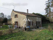 Maison à LES ADJOTS