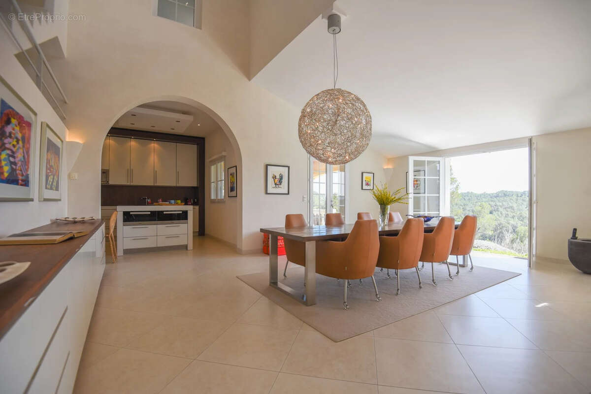 Maison à ENTRECASTEAUX