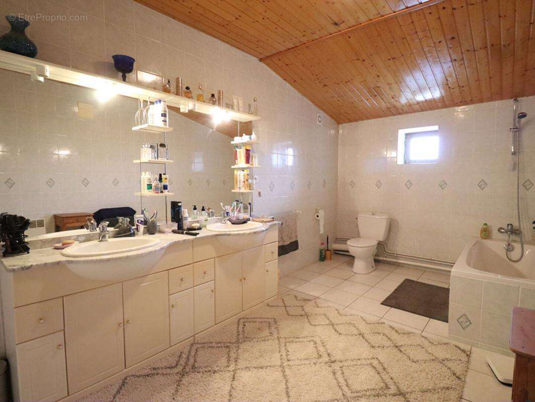 Maison à SERMENTIZON