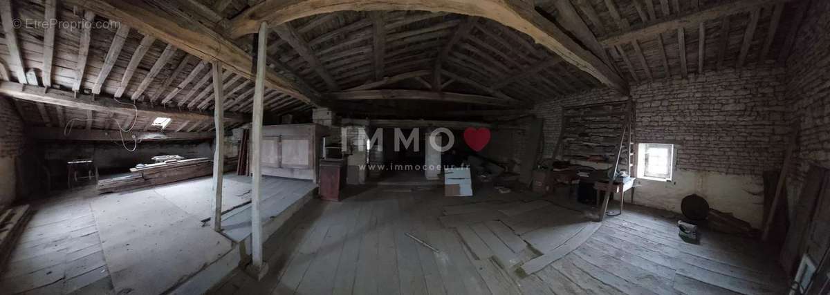 Maison à SAINTE-NEOMAYE