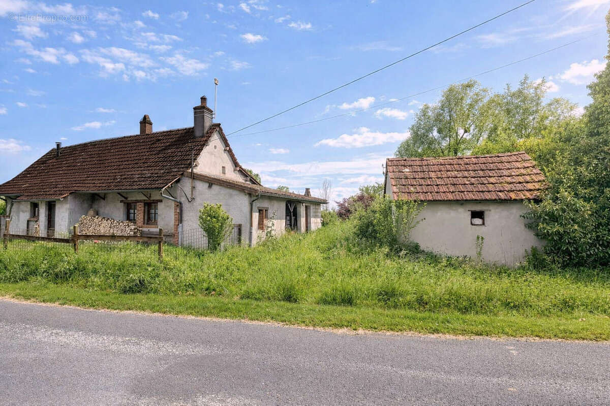 Maison à CHARETTE-VARENNES