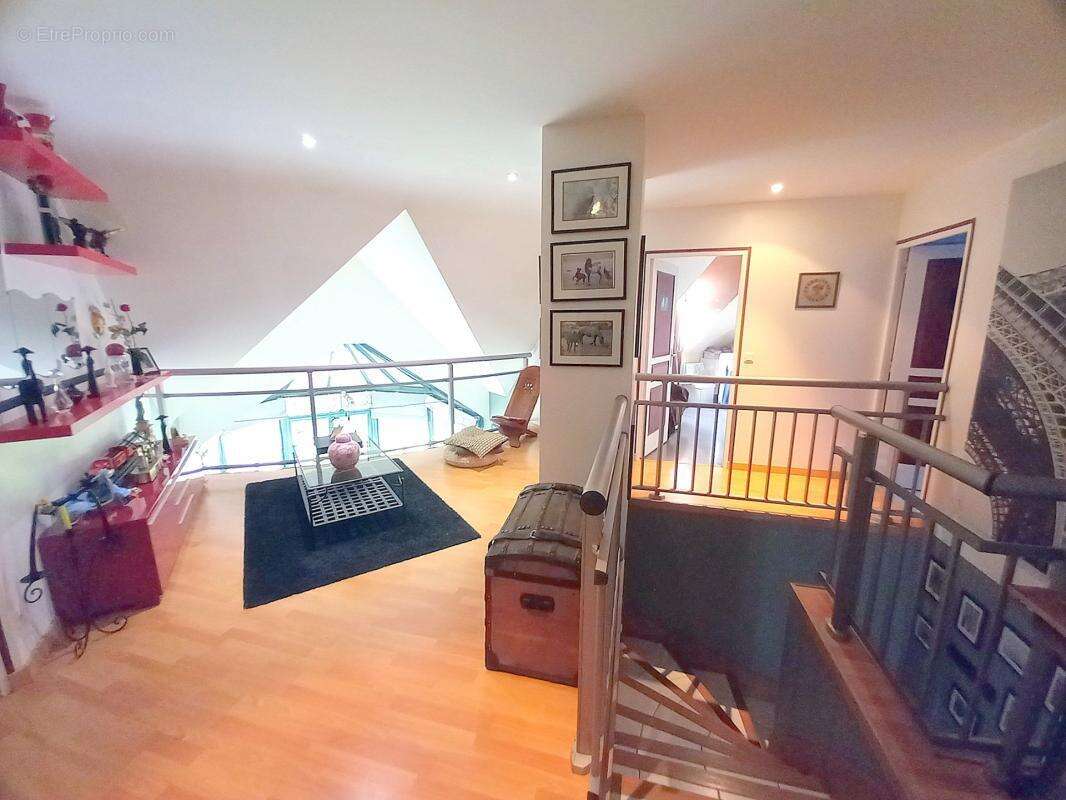 Maison familiale de 250 m² – 5 chambres - terrain 1569m² - au calme - photo 14