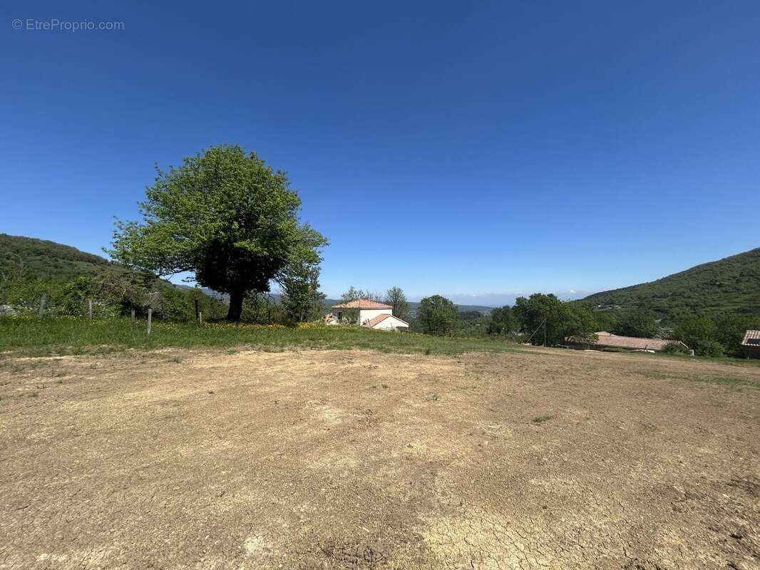Terrain 1104 m² à Rochessauve  - photo 4