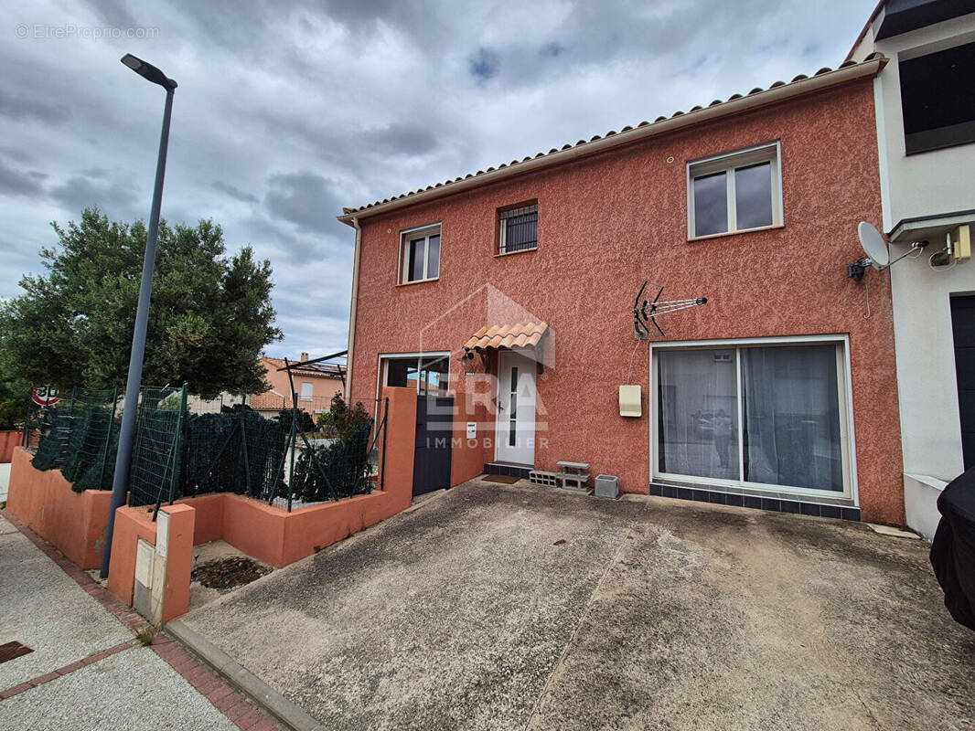 Maison à VILLELONGUE-DELS-MONTS