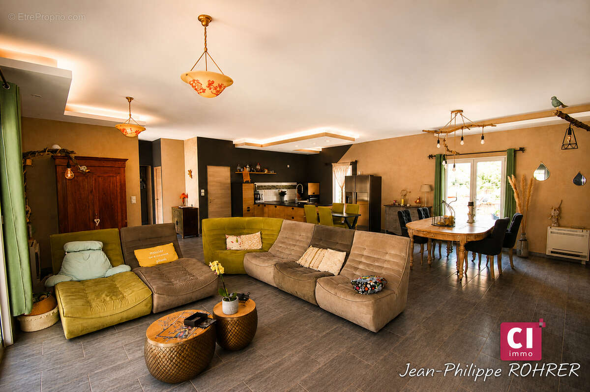 Maison récente 7 pièces avec piscine à vendre à Sainte-Anastasie-sur-Issole - photo 4