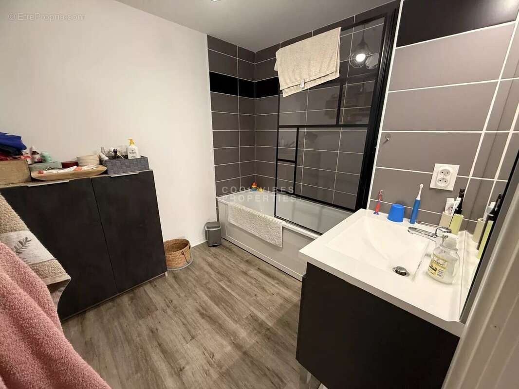 Appartement à MOUANS-SARTOUX