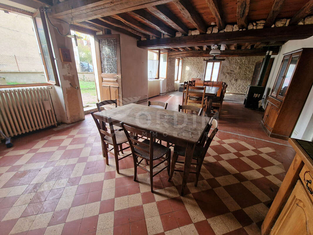 Maison à GY-L&#039;EVEQUE