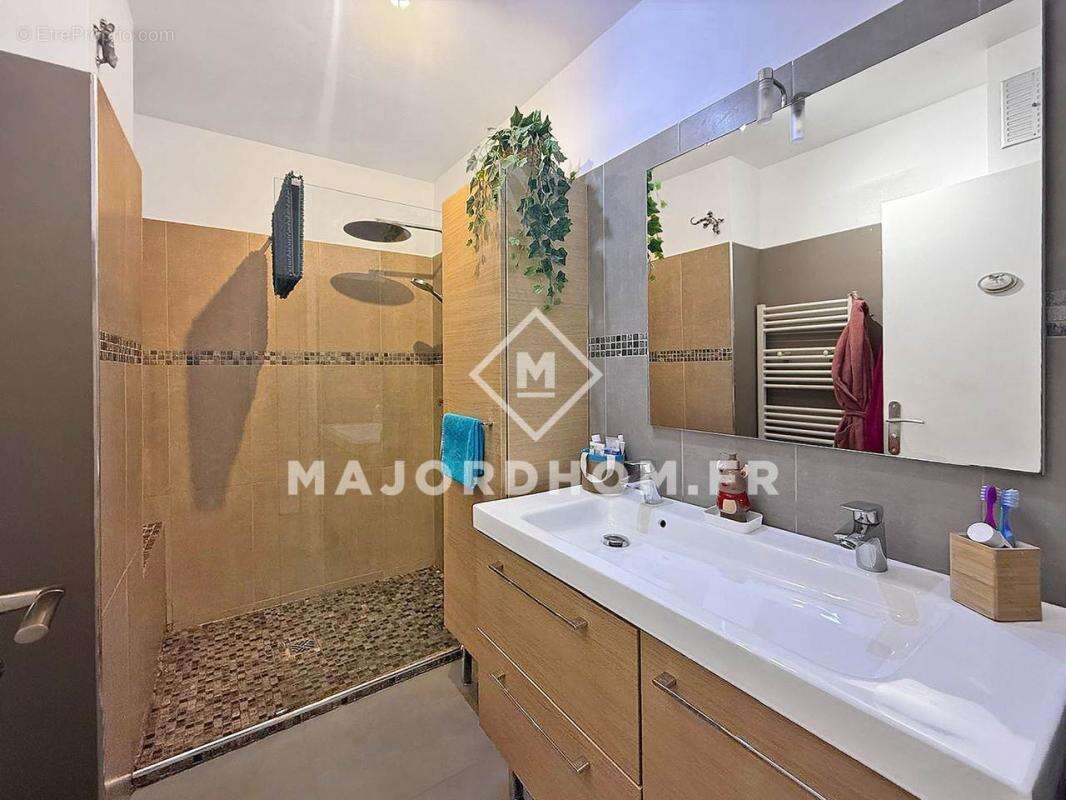 Appartement à MARSEILLE-2E
