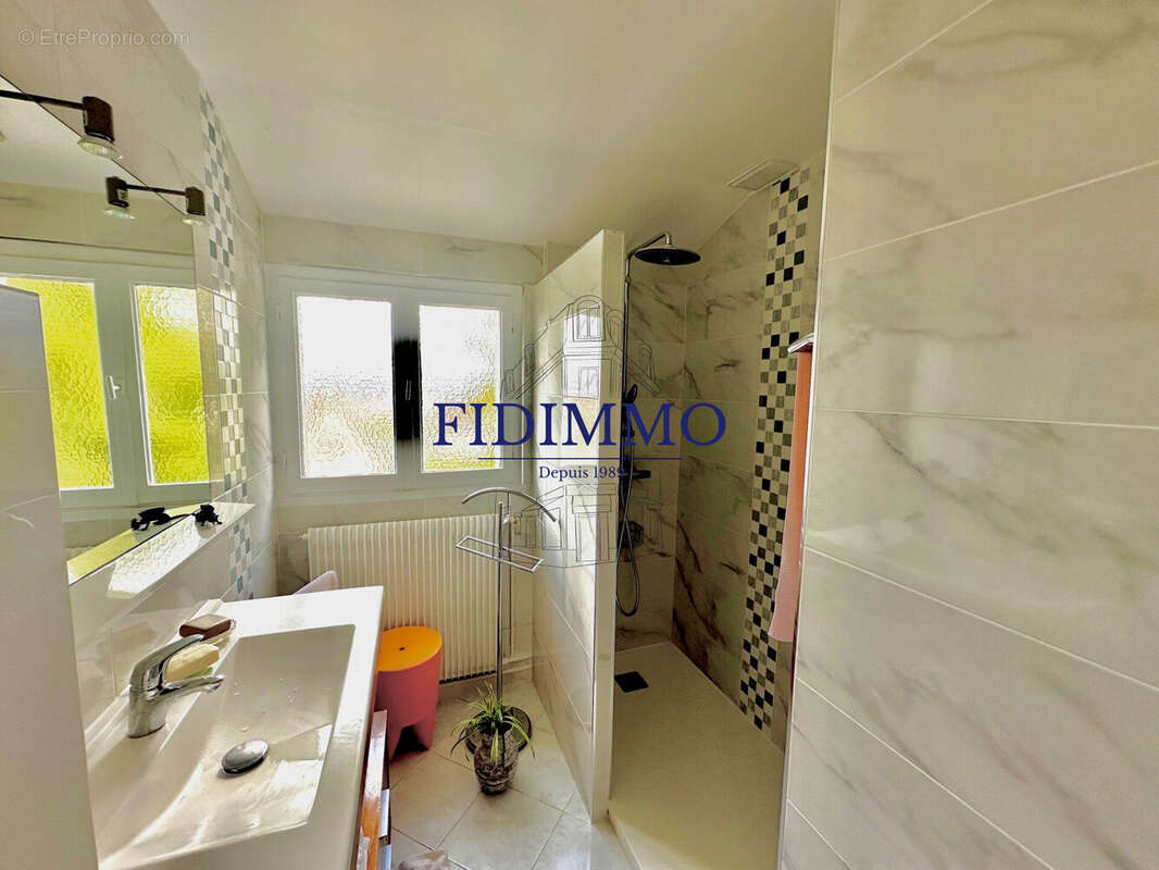 Maison à CHENNEVIERES-SUR-MARNE