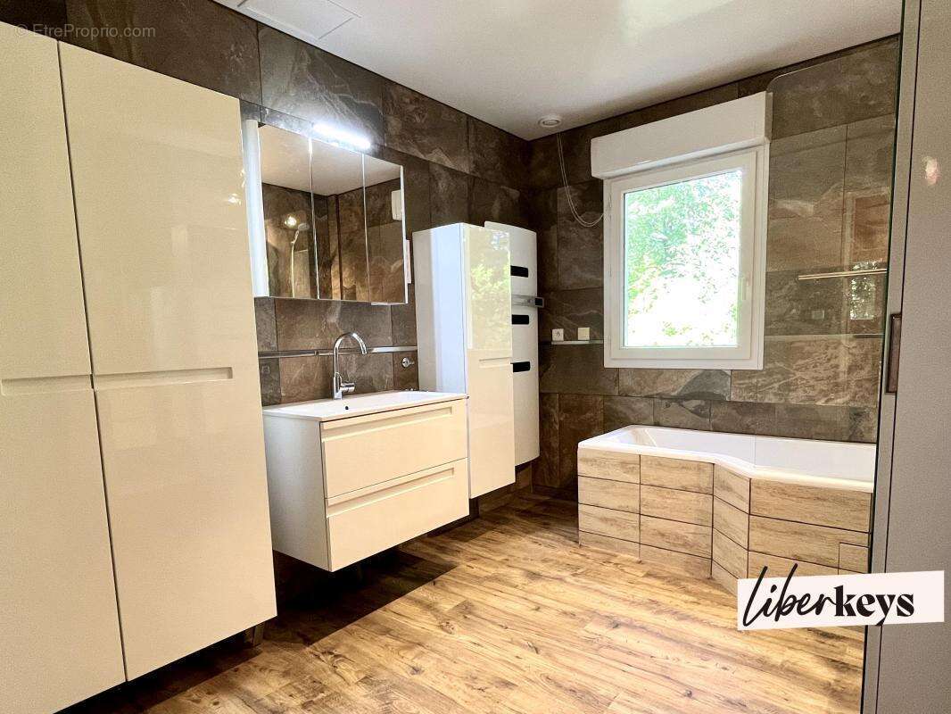 Maison scandinave au cœur des bois – 175 m² à 1h de Paris - Pullay - photo 7