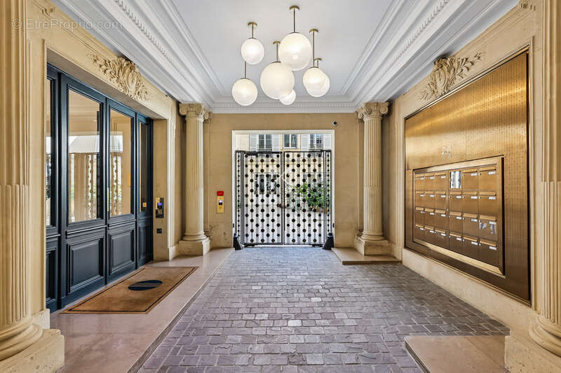 Appartement à PARIS-8E
