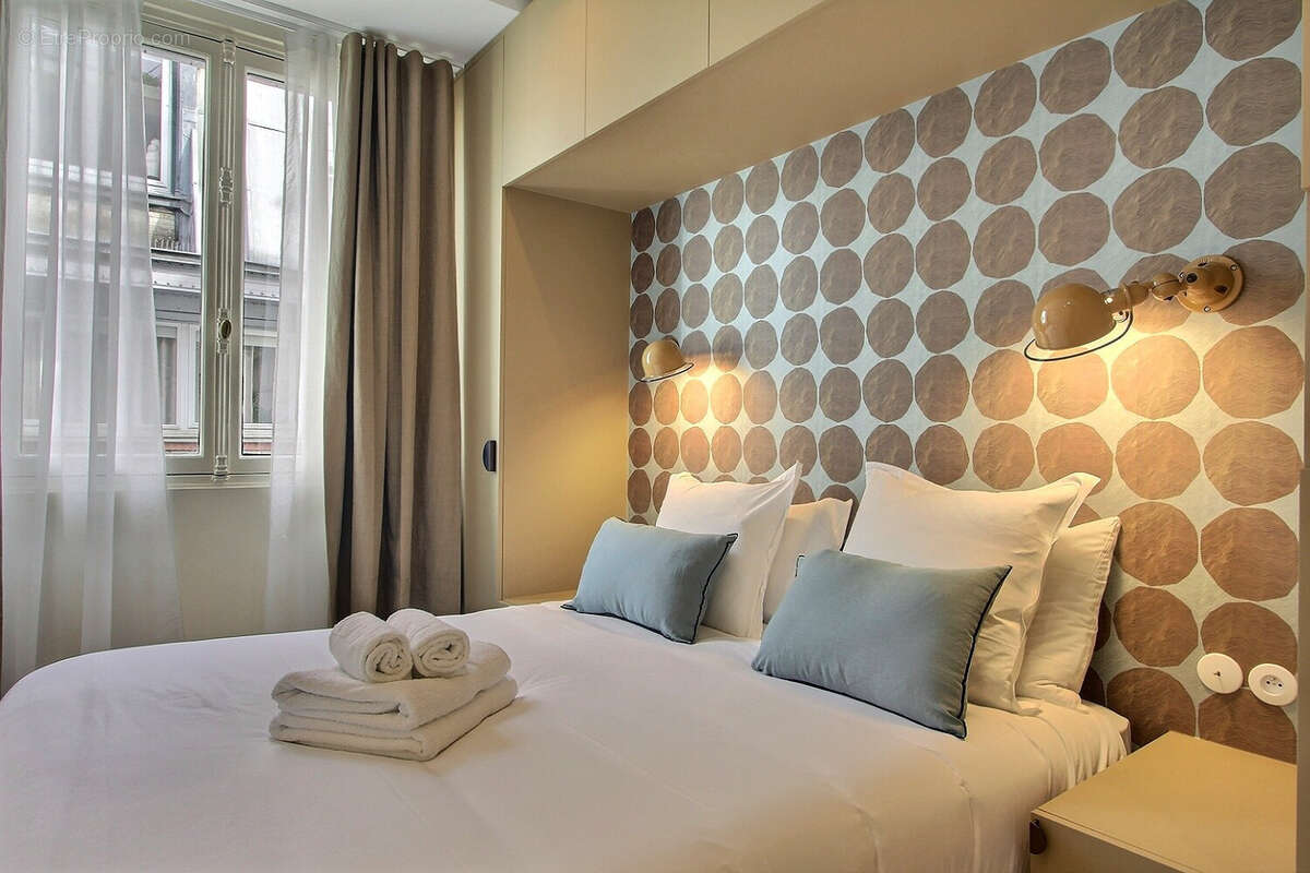 Appartement à PARIS-1E