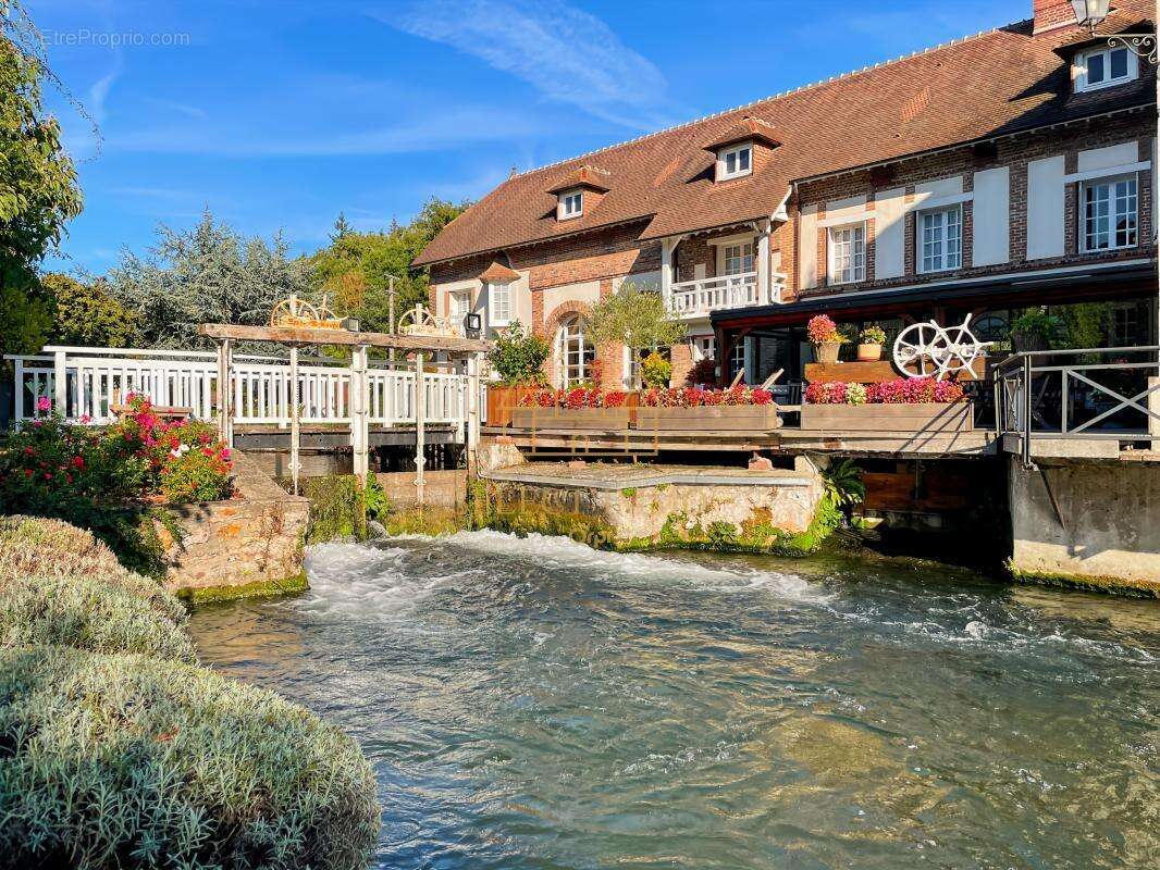 Authentique moulin de caractère de 550m² avec ses dépendances à 100km de Paris - photo 2
