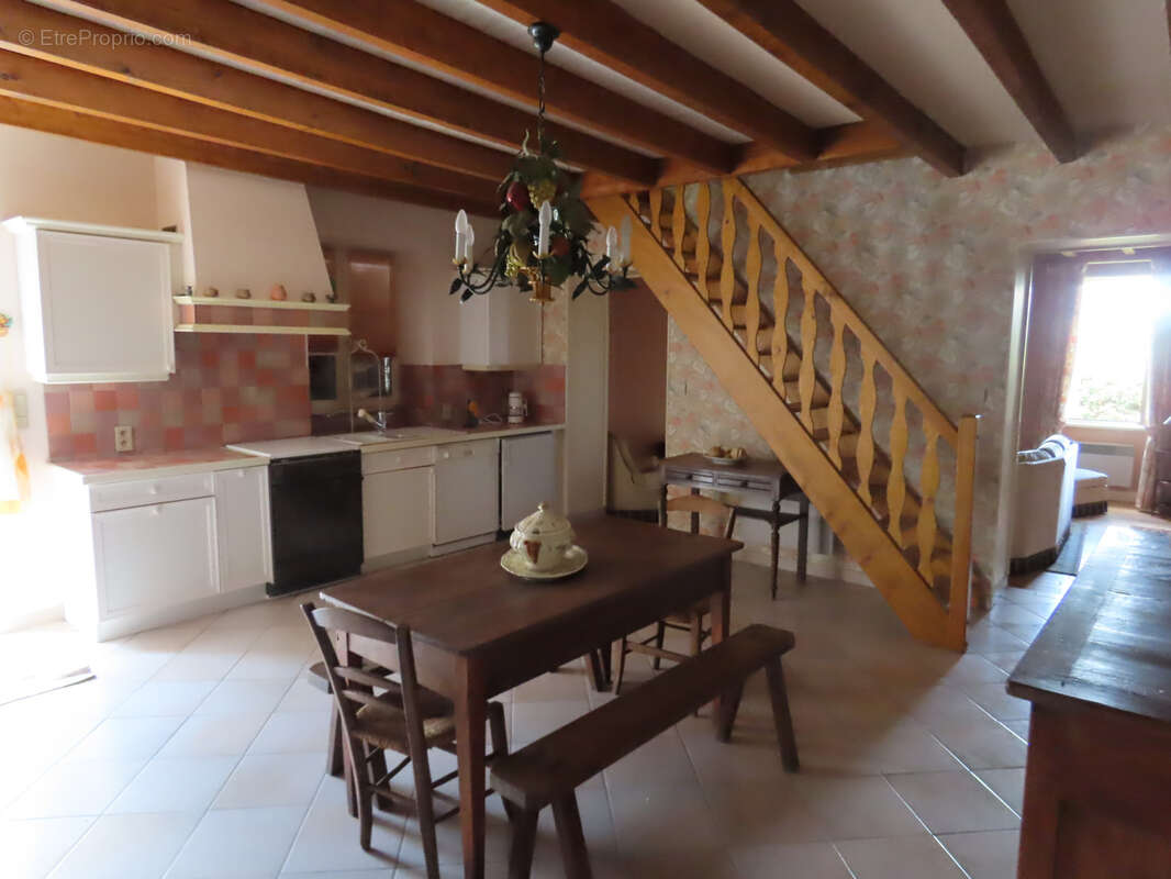 Maison à BELLENAVES
