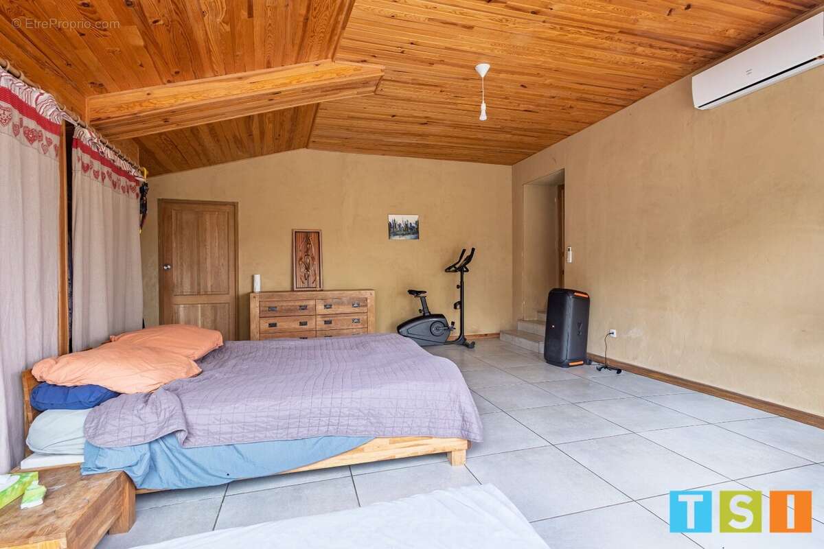 Maison à POUY-DE-TOUGES