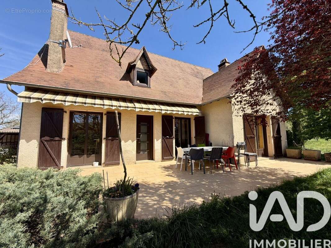 Maison 151 m² à Assier  - photo 2