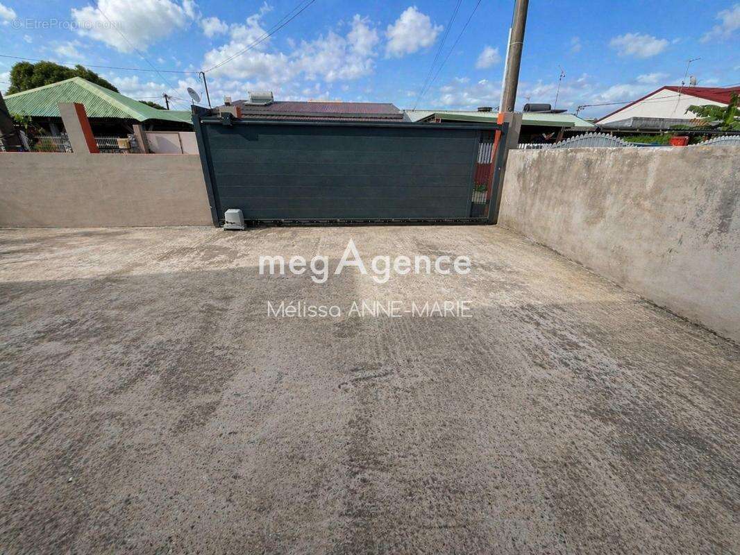 Maison à LES ABYMES