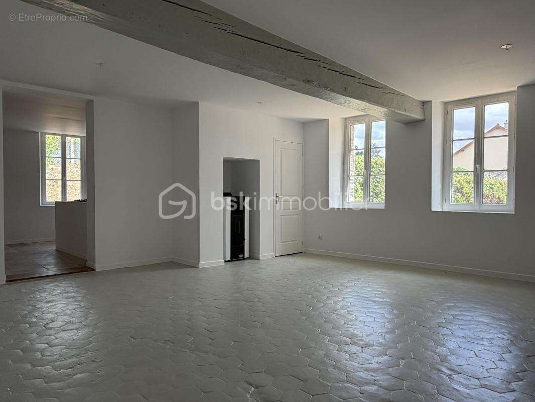 Très belle maison de la fin du 19 ème siècle entièrement rénovée, composée de ses 3 chambres et de son garage ! - photo 4