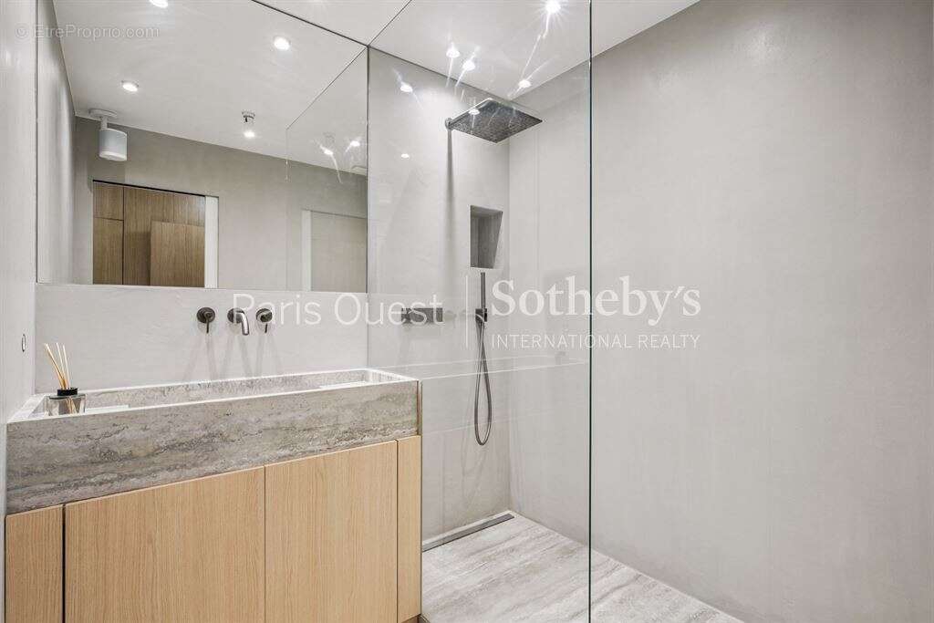 Appartement à LEVALLOIS-PERRET