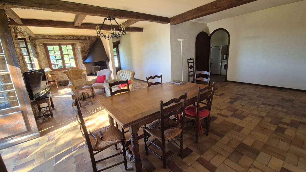 Maison à SAINT-CERNIN