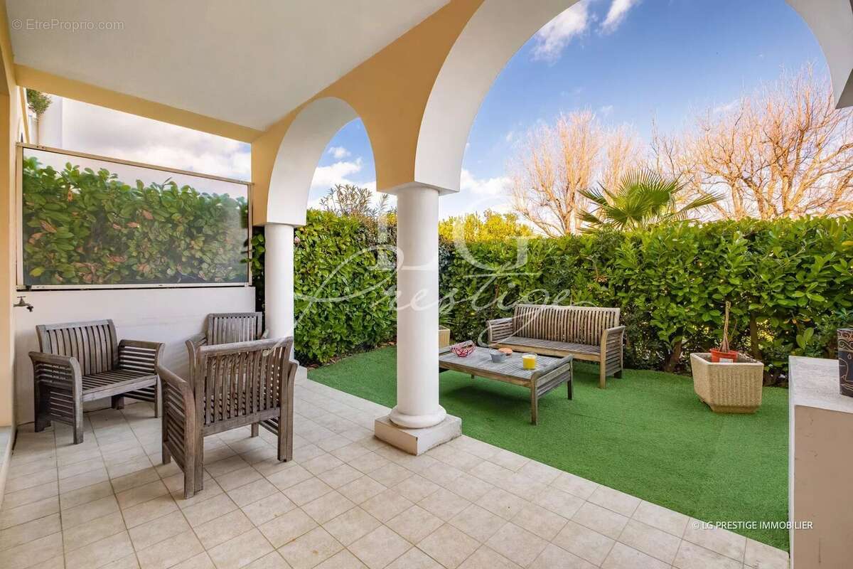 Appartement à MANDELIEU-LA-NAPOULE