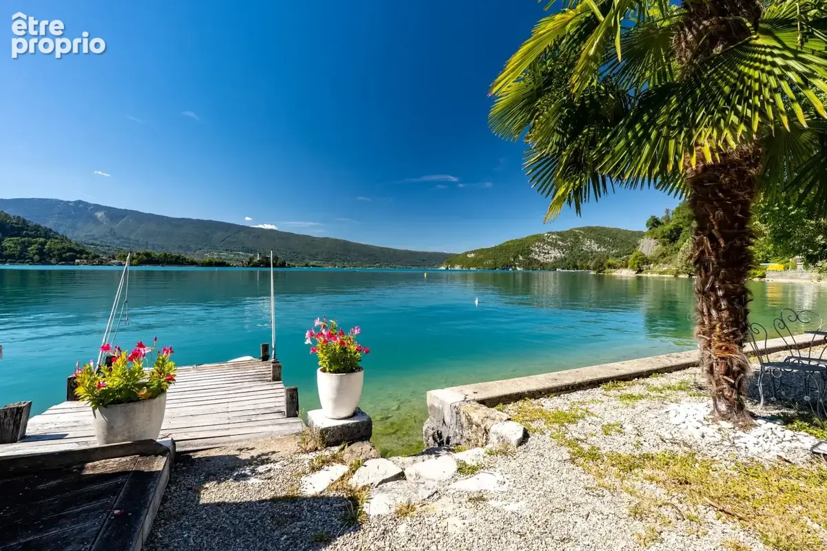 Talloires – Angon : maison pieds dans l'eau, ponton privé - photo 2