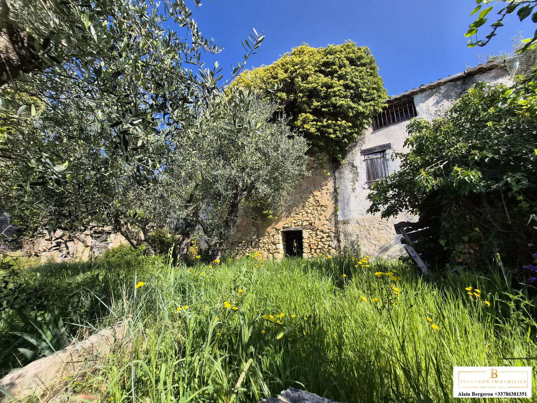 Maison à SAINT-CEZAIRE-SUR-SIAGNE