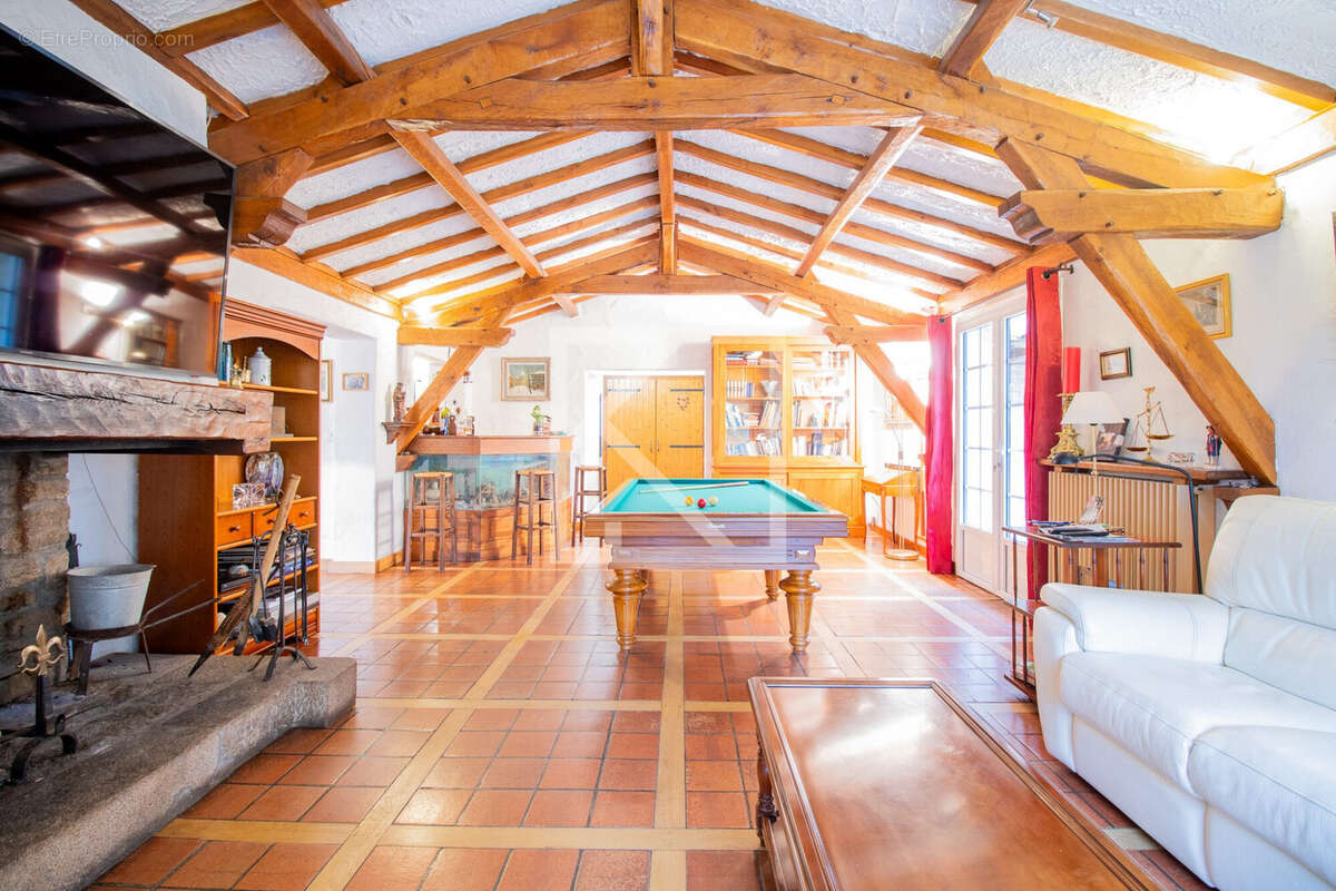 Maison à LA TESSOUALLE