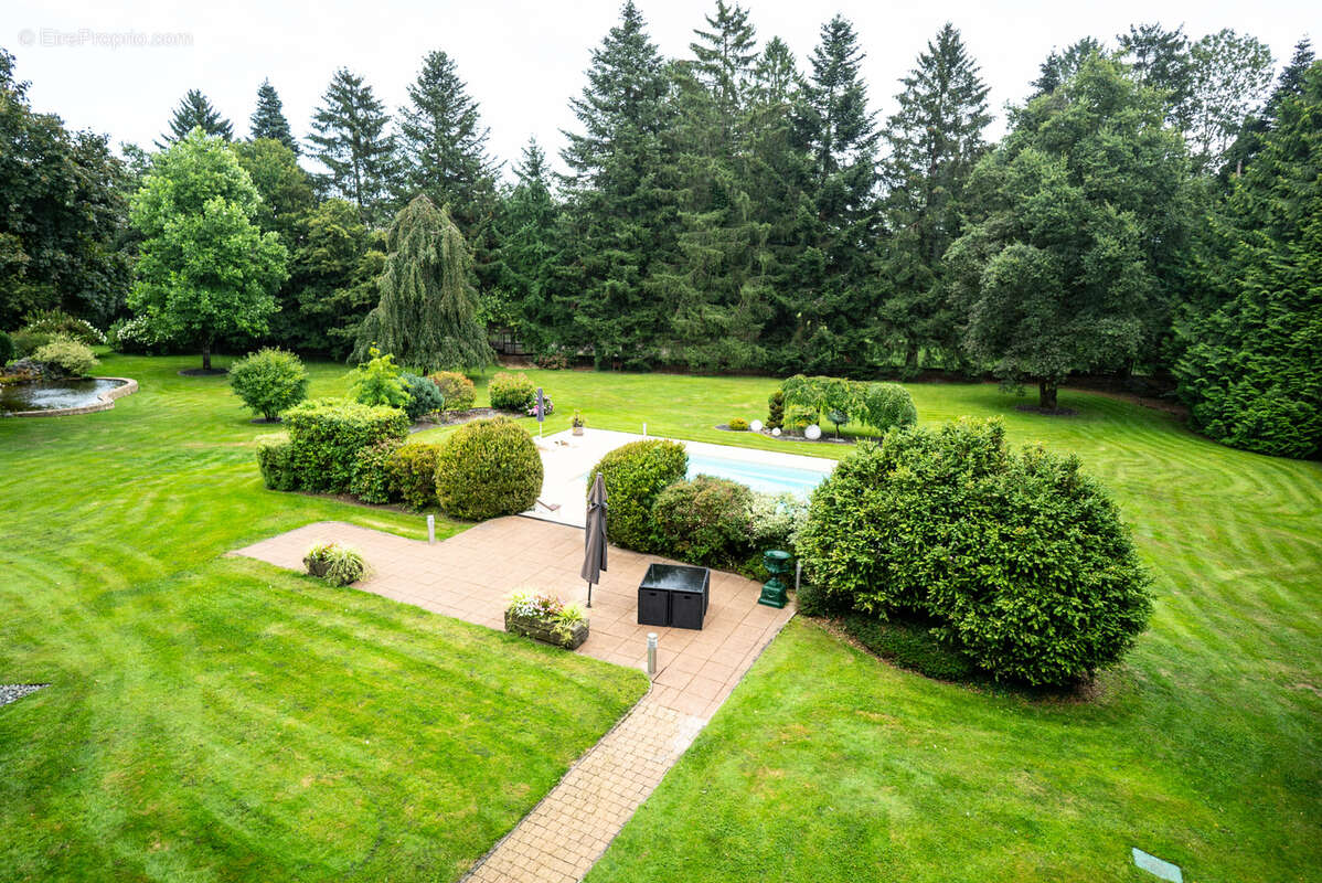 Maison à ROUGEMONT-LE-CHATEAU