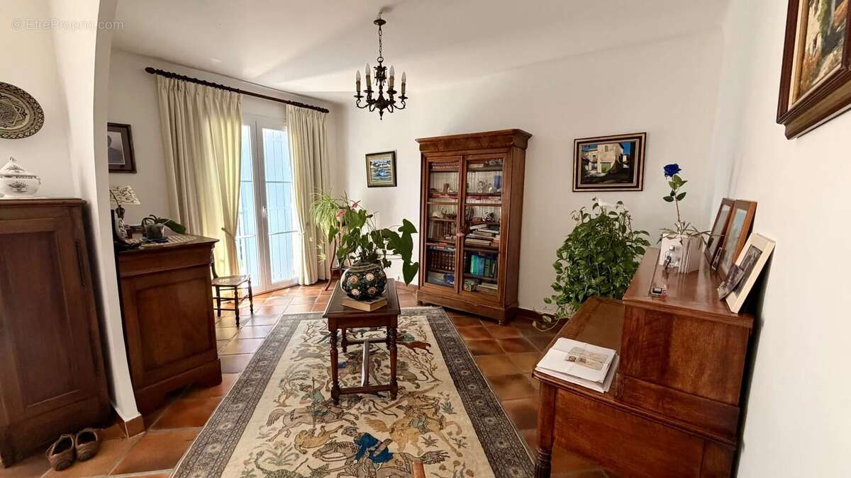 Maison 172 m² à Vitrolles  - photo 9