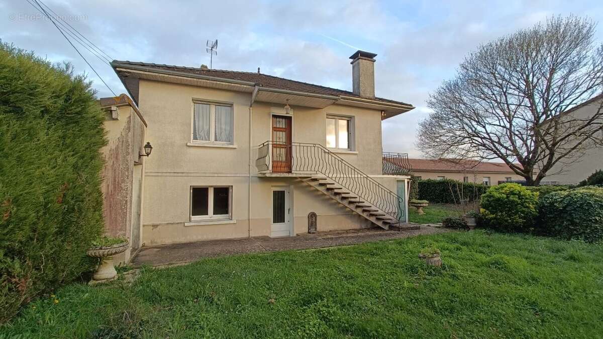 Maison à NEUVILLE-DE-POITOU