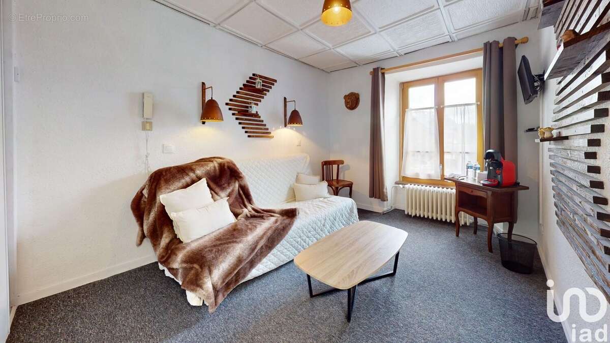 Photo 8 - Commerce à BESSE-ET-SAINT-ANASTAISE